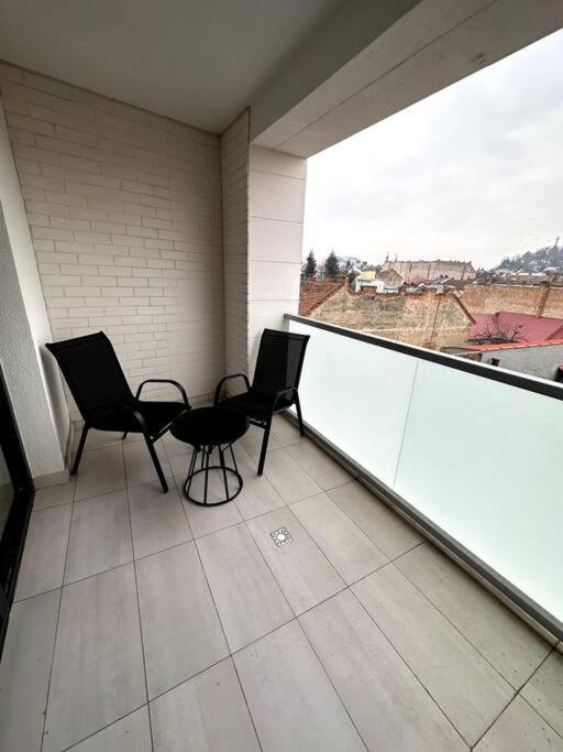 Central River Apartment คลูจ-นาโปกา ภายนอก รูปภาพ